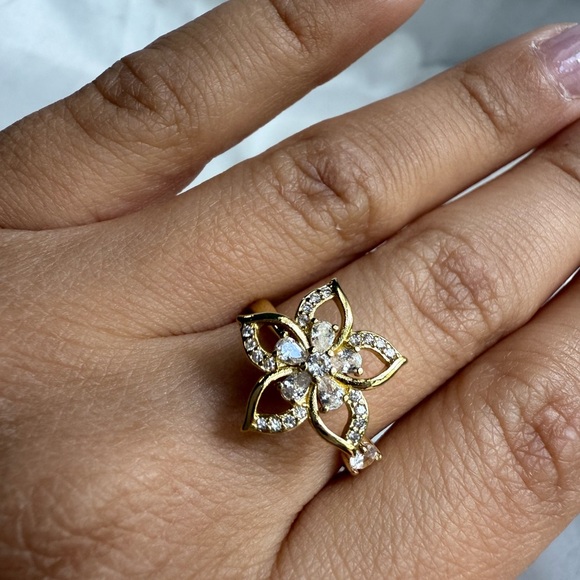 Unique anthro Gold Floral Ring with Crystals - Picture 10 of 10